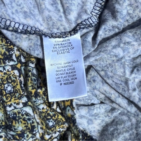 HARLOW & ROSE WOMENS MEDIUM TOP YELLOW BLACK GEOMETRIC - Picture 7 of 7